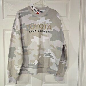 Toyota Land Cruiser Officially Licensed‎ Embroidered Camo Sweatshirt Medium NWT
